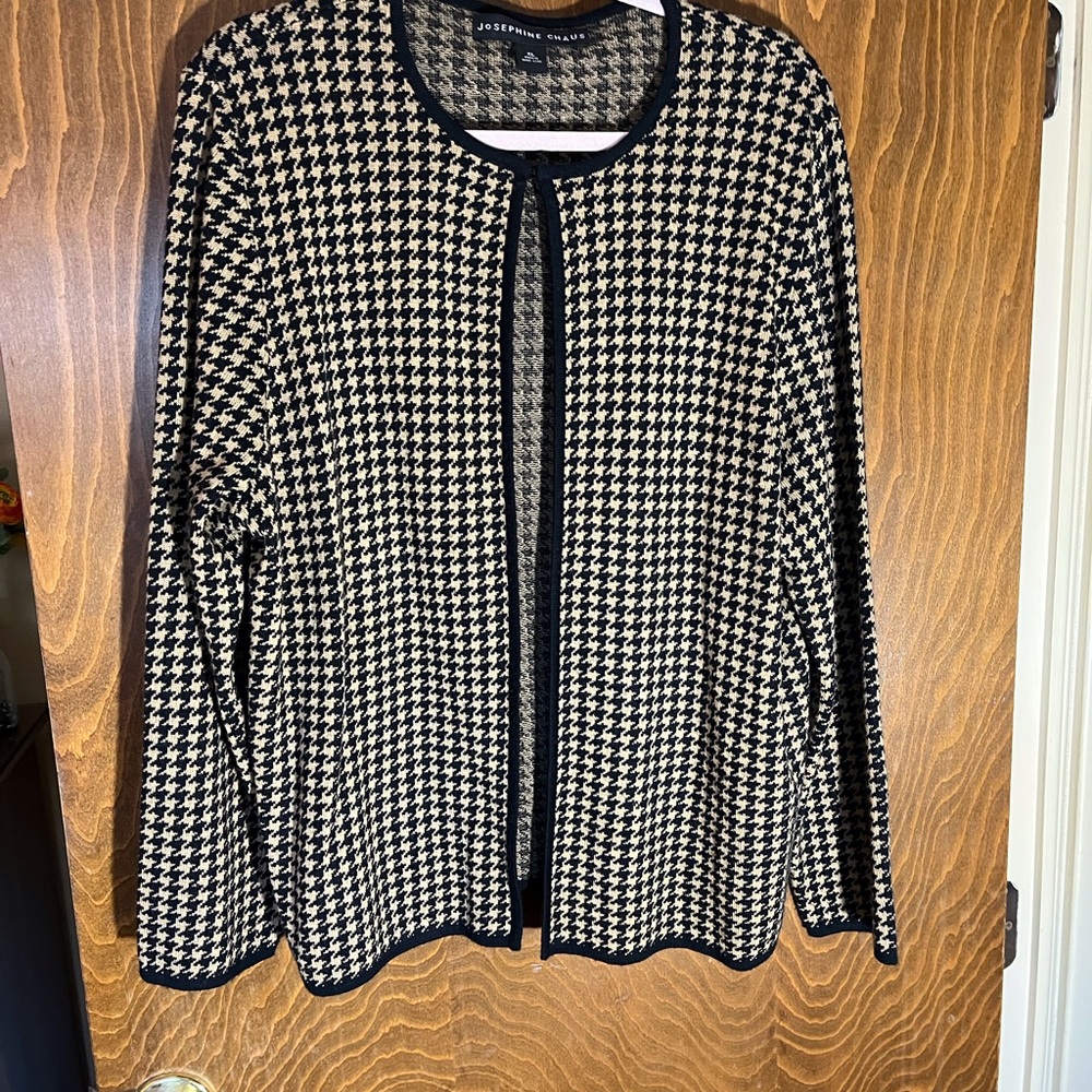 Josephine Chaus Black and Cream Houndstooth Sweater